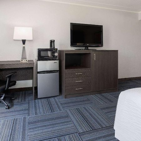 Hotel Baymont By Wyndham Appleton Esterno foto