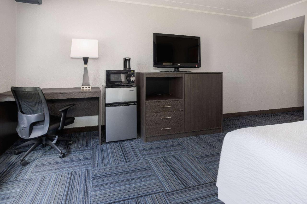 Hotel Baymont By Wyndham Appleton Esterno foto